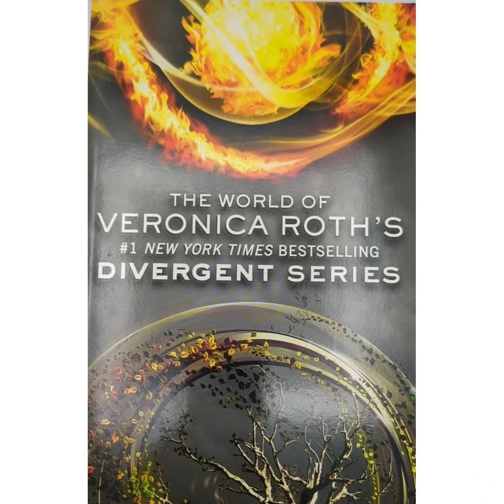 Collector Boxed Set by V. Roth Divergent Insurgent 1 & 2 with World of Divergent